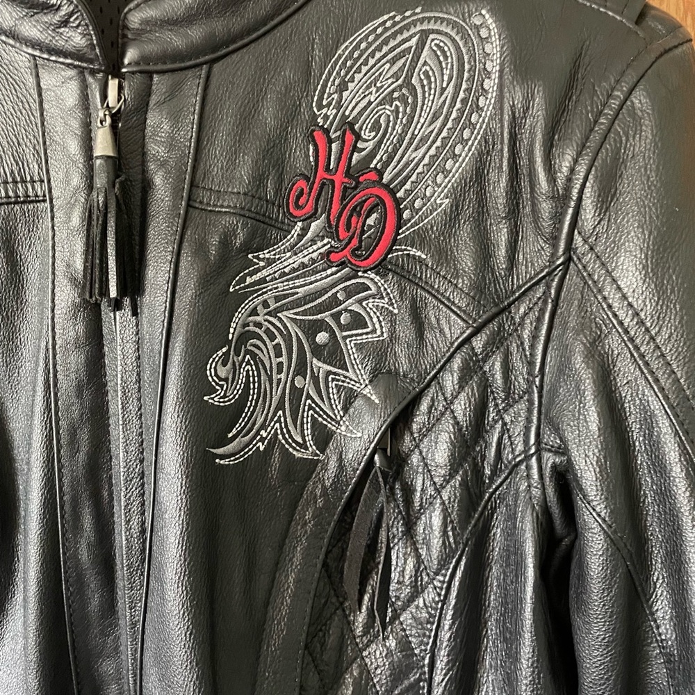 Harley-Davidson Ladies Leather Jacket W/ Red & Gray Design. Sweatshirt included - Picture 10 of 16